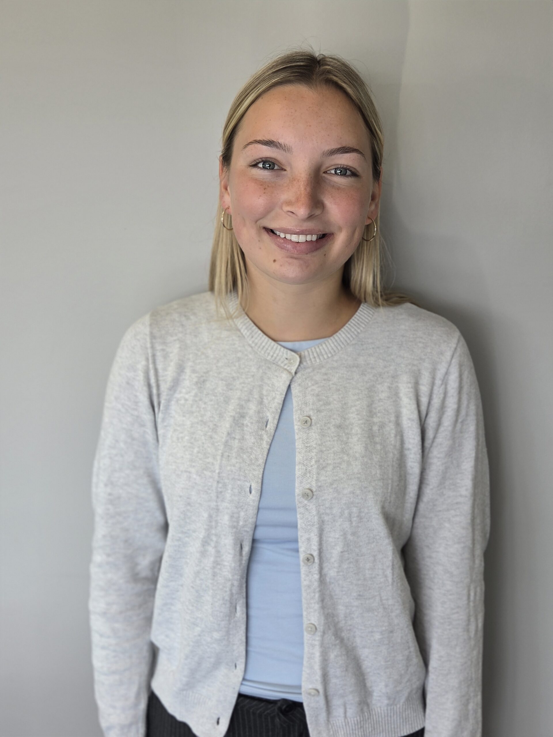 Ella Ollenburg – Intern